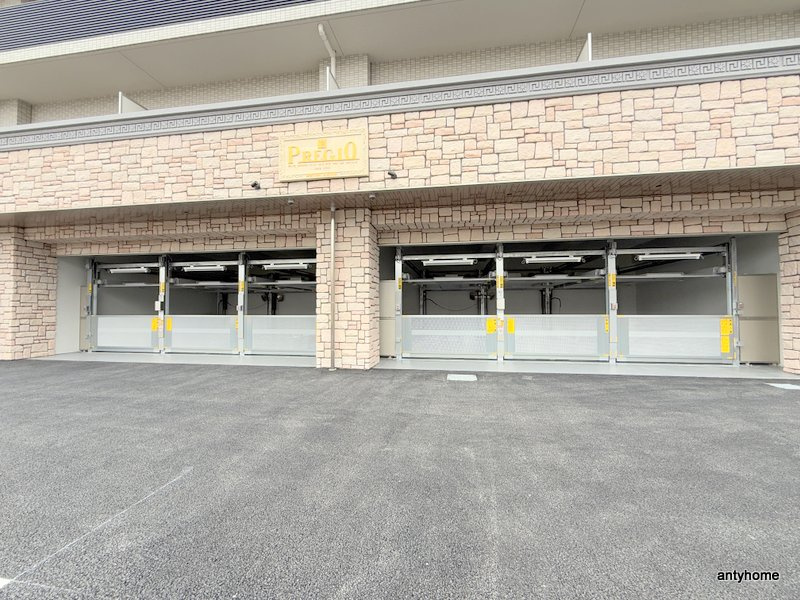 プレジオ三国ASIAN　仲介手数料無料の駐車場