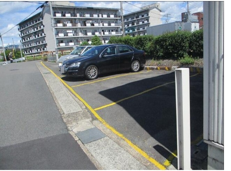 嵯峨甲塚事業所兼倉庫の駐車場