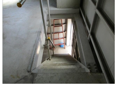 嵯峨甲塚事業所兼倉庫の内装