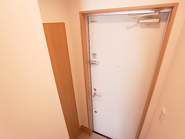 神戸市長田区山下町４丁目のアパートの玄関