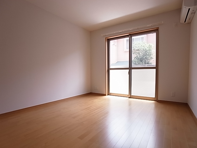 神戸市長田区山下町４丁目のアパートの居間・リビング