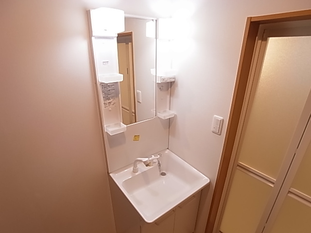 神戸市長田区山下町４丁目のアパートの洗面所