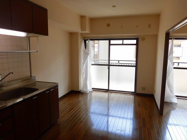 シェルコート南甲子園の居間・リビング