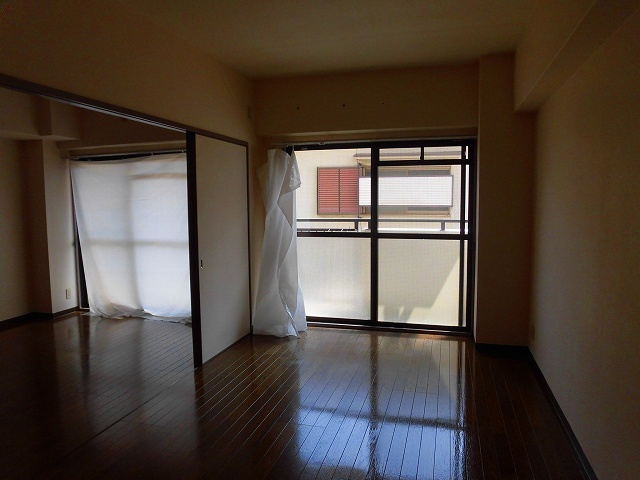 シェルコート南甲子園の居間・リビング