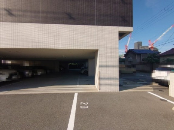 キャッスルコート神田町の駐車場