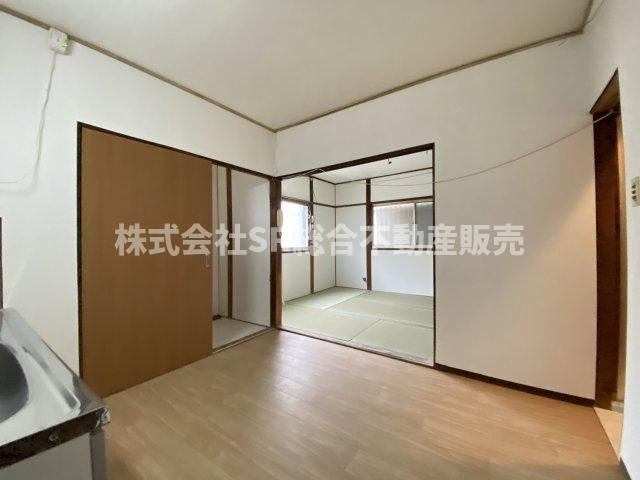 旭町中古戸建の居間・リビング|使いやすい居間です