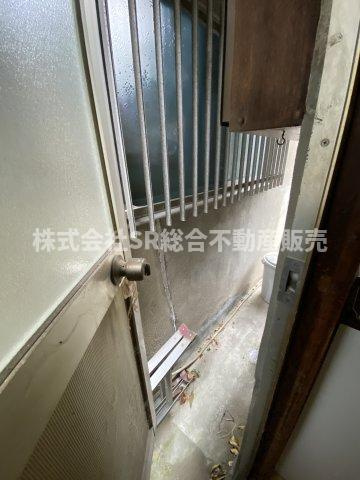 旭町中古戸建の内装|勝手口があります