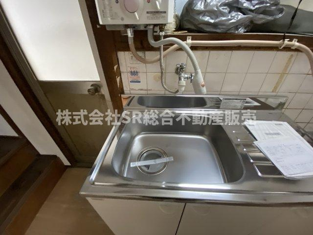 旭町中古戸建のキッチン|シンクがキレイです