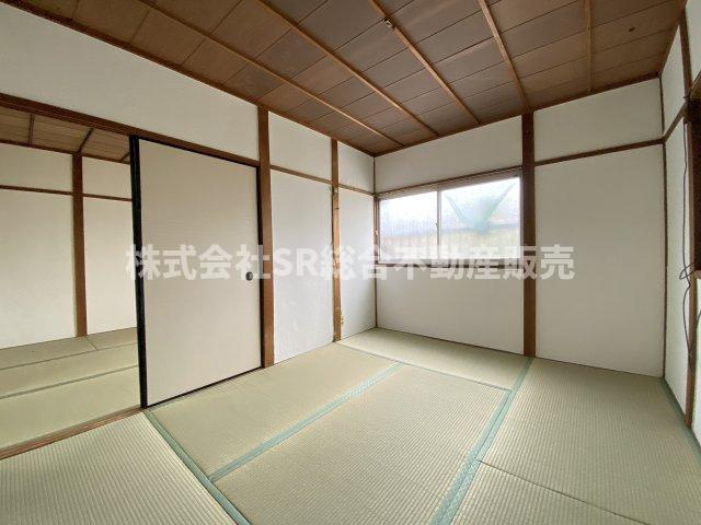 旭町中古戸建の寝室|使い勝手のいい寝室です