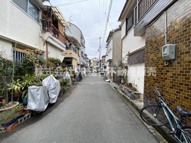 旭町中古戸建の前面道路含む現地写真|前面道路含む現地写真です