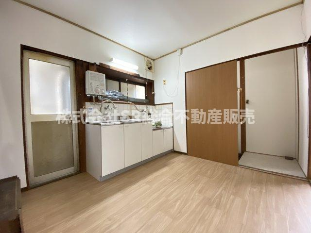 旭町中古戸建のキッチン|4.5帖ですが使いやすいダイニングキッチンです