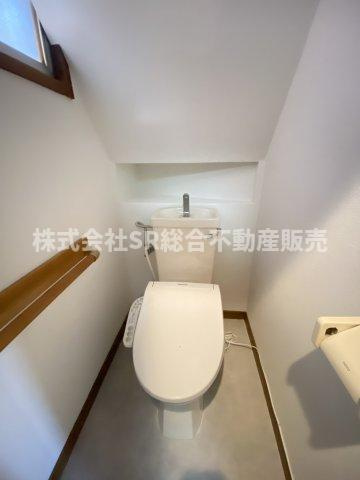 旭町中古戸建のトイレ|温水洗浄便座もございます♪