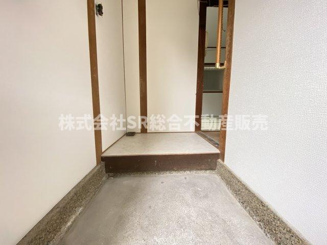旭町中古戸建の玄関|玄関広めです