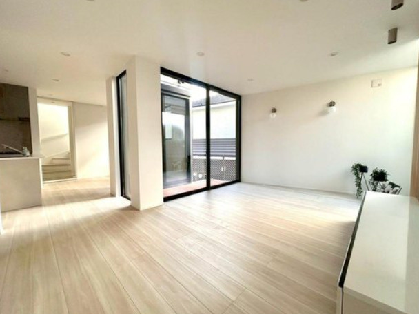 西岡本4丁目　新築戸建の居間・リビング