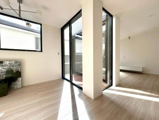 西岡本4丁目　新築戸建の居間・リビング