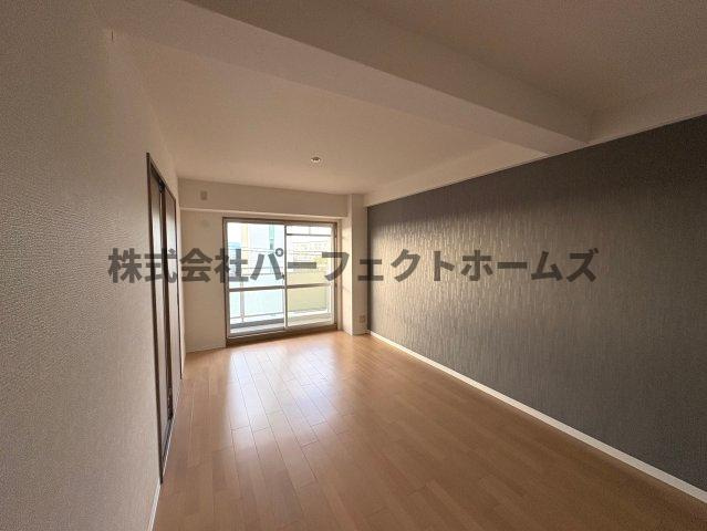 フロレスタ・ミオ山田池公園の居間・リビング|こちらのリビングで趣味の時間をお楽しみください