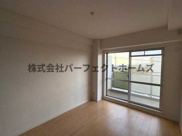 フロレスタ・ミオ山田池公園の居間・リビング|こちらのリビングで趣味の時間をお楽しみください