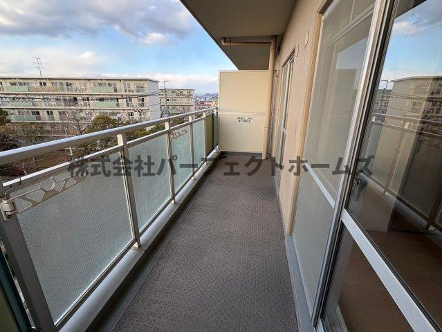 フロレスタ・ミオ山田池公園のバルコニー|バルコニーからの眺めを楽しみながら食事をしませんか