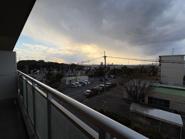 フロレスタ・ミオ山田池公園のバルコニー|開放的で明るい空間を演出してくれるバルコニーです