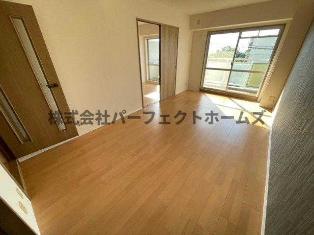 フロレスタ・ミオ山田池公園の居間・リビング|ゆったりとした居間です