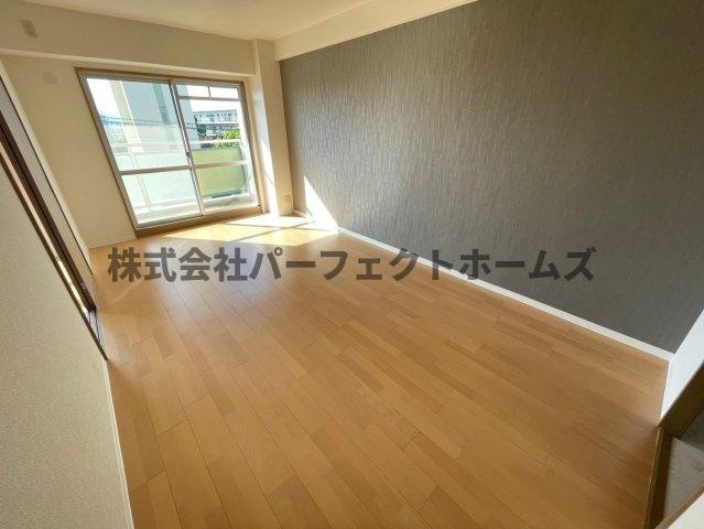 フロレスタ・ミオ山田池公園の居間・リビング|ゆったりとした居間です