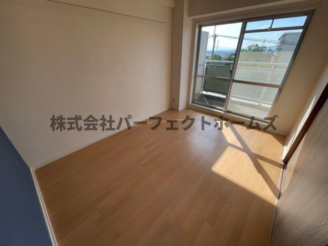 フロレスタ・ミオ山田池公園の居間・リビング|こちらの居間で趣味の時間をお楽しみください