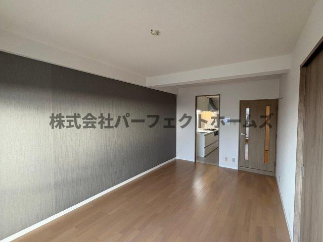 フロレスタ・ミオ山田池公園の居間・リビング|こちらの居間で趣味の時間をお楽しみください