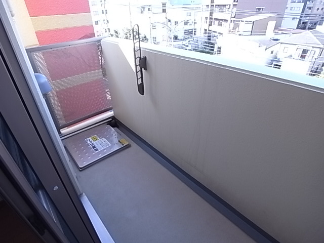 神戸市兵庫区永沢町４丁目の賃貸マンションのバルコニー