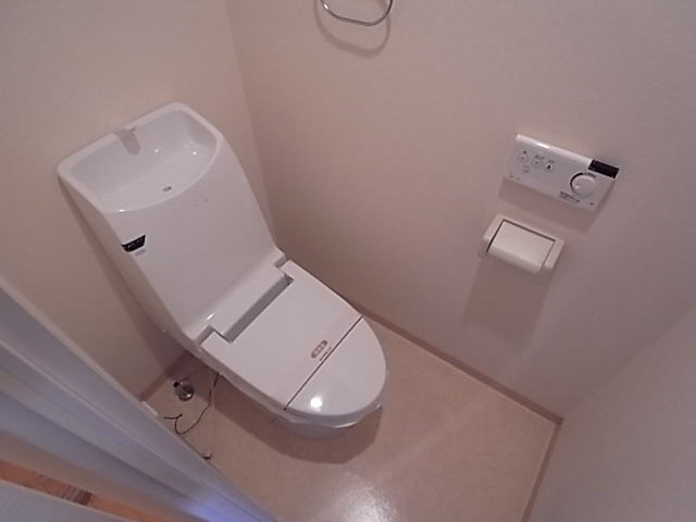 神戸市兵庫区永沢町４丁目の賃貸マンションのトイレ|ウォッシュレット付トイレ