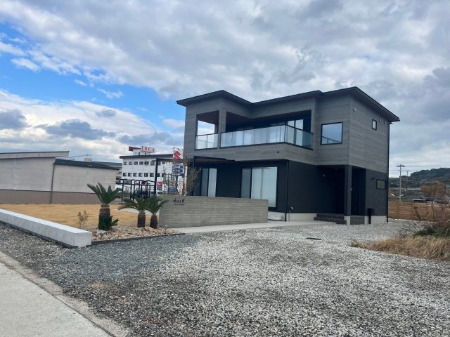 淡路島海沿い・オーシャンフロントの土地の周辺|周辺にはヴィラが数棟建っています