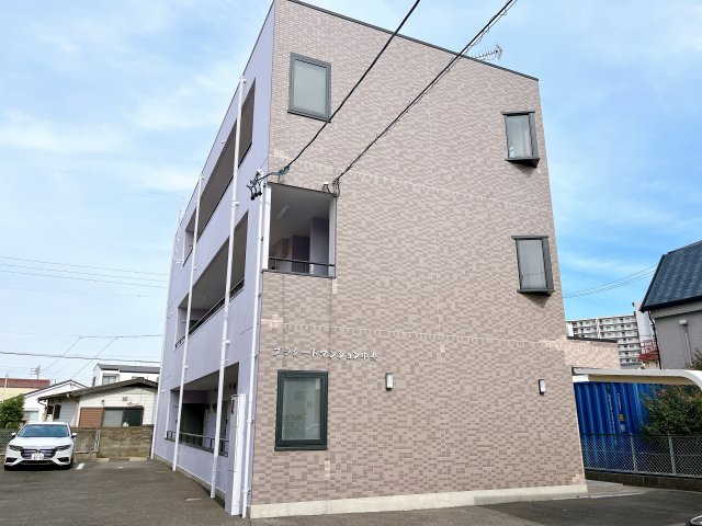 プラシードマンション中央の外観