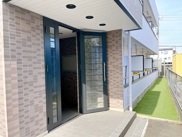 プラシードマンション中央のエントランス