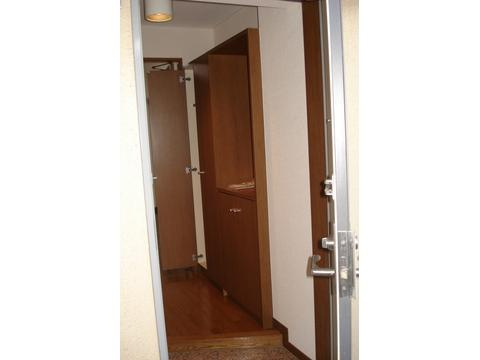 アイビス小絹Ａの玄関