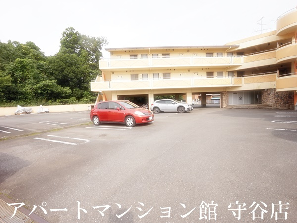 アイビス小絹Ａの駐車場