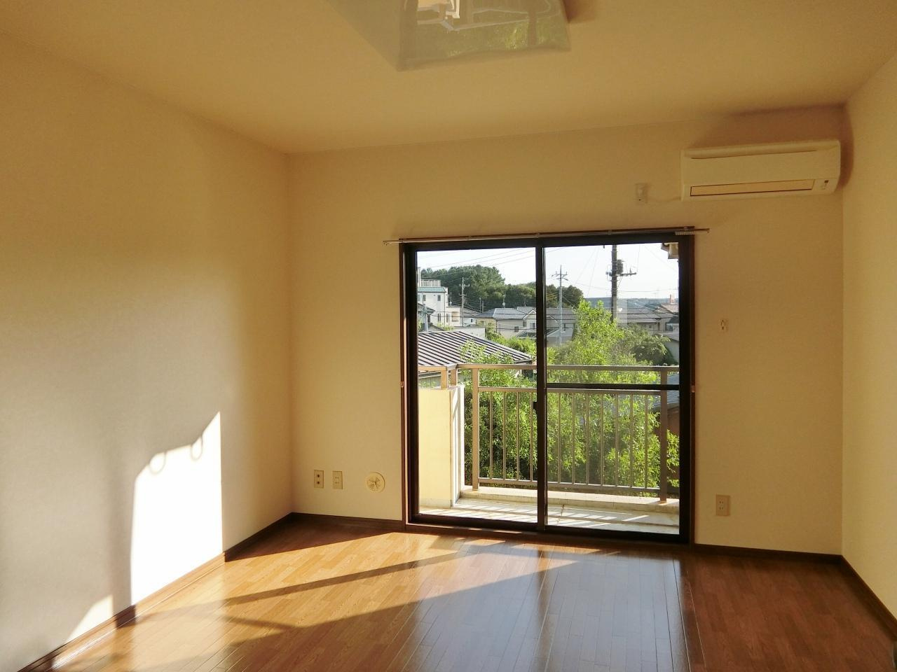 アイビス小絹Ａの居間・リビング