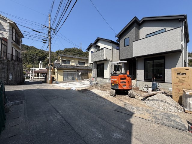 【前面道路含む現地写真】