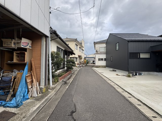 東区山の下町　売地の前面道路含む現地写真