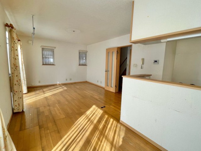 【居間・リビング】 | 【中古戸建て】秋田市仁井田潟中町