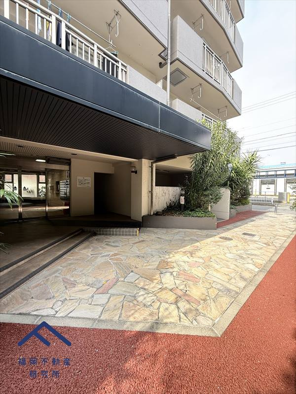 フォレックス松島A棟のエントランス