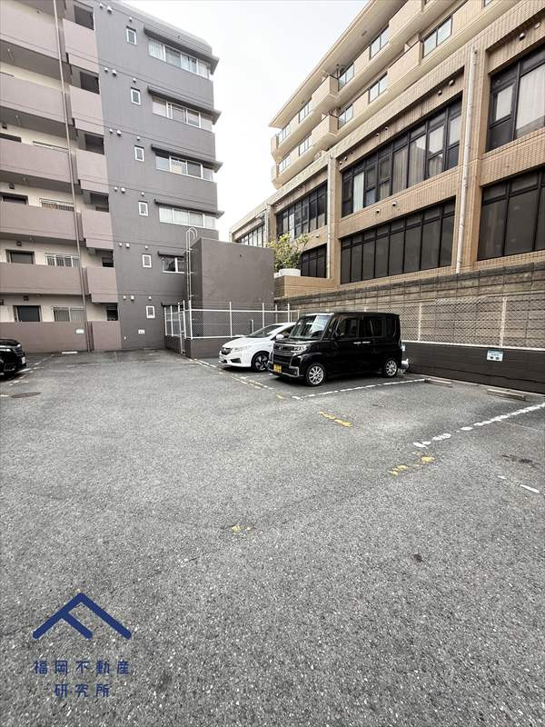 フォレックス松島A棟の駐車場
