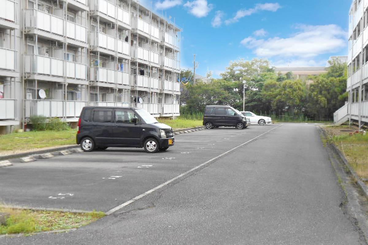 ビレッジハウス長草５丁目の駐車場