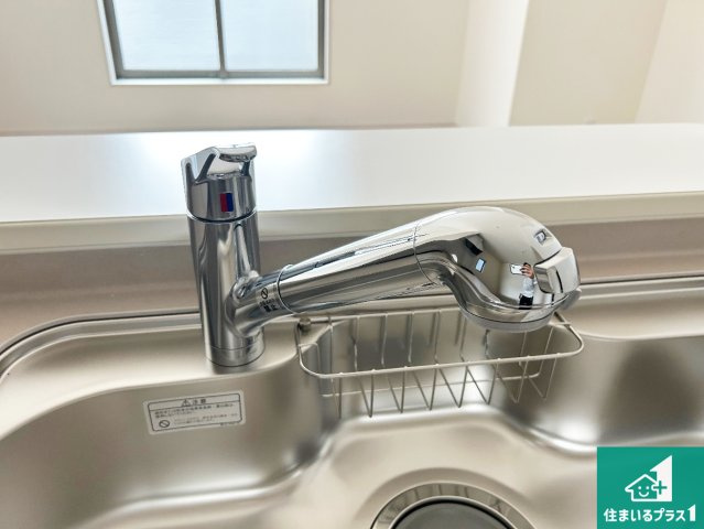 東淀川区大桐　新築一戸建ての設備|浄水器を内蔵！炊飯時、お茶を作る時に安心してお水を使えます！お湯と冷水、浄水と原水、シャワーの切替えもワンタッチです！