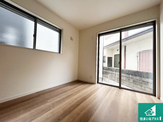 東淀川区大桐　新築一戸建ての洋室|ナチュラル感のある洋室は、自分好みのインテリアが楽しめます♪ご家族とインテリアや家具を選びに行くのは新築購入時の醍醐味の一つです。ぜひお楽しみください♪