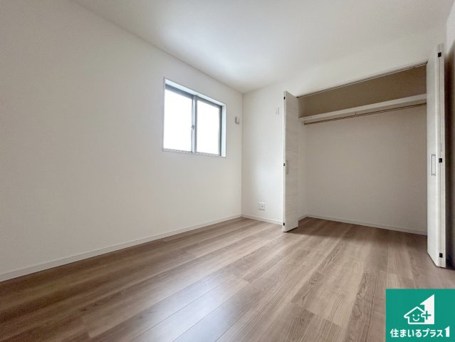 東淀川区大桐　新築一戸建ての洋室|収納スペースが充実しているので子供の成長に合わせてたくさん収納ができます！家族構成に合わせた様々な活用ができる収納！