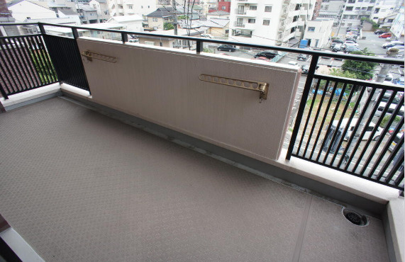 熊本市中央区新町１丁目の賃貸マンションのバルコニー