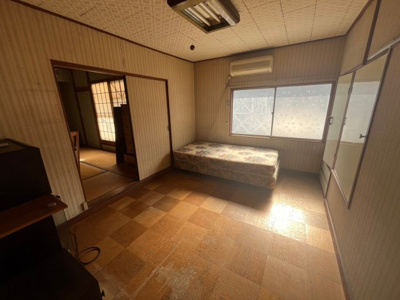 【洋室】 | 東区温品二丁目　戸建 | 2階6帖洋室