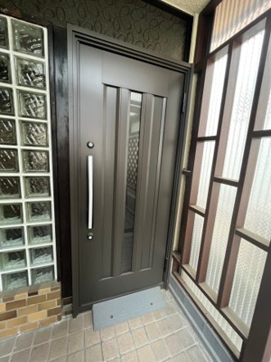 【玄関】 | 東区温品二丁目　戸建 | 玄関ドア取替済（取替時期不明）