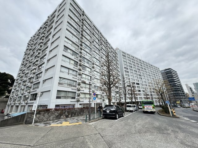 湯島ハイタウンB棟の外観