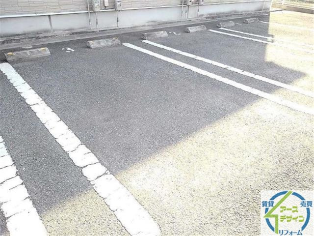 プラシードⅣの駐車場