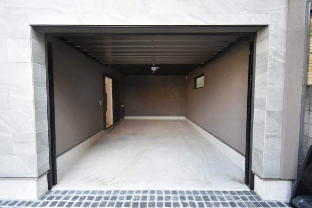 松原3丁目・新築戸建の駐車場